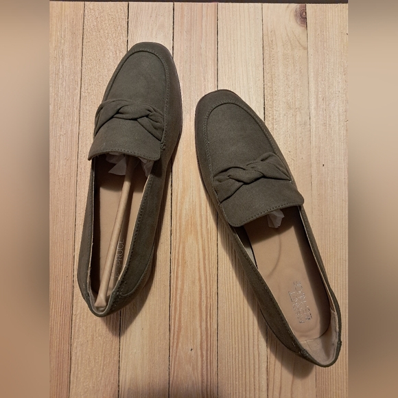 Market & Spruce Olive Loafers - Picture 1 of 6